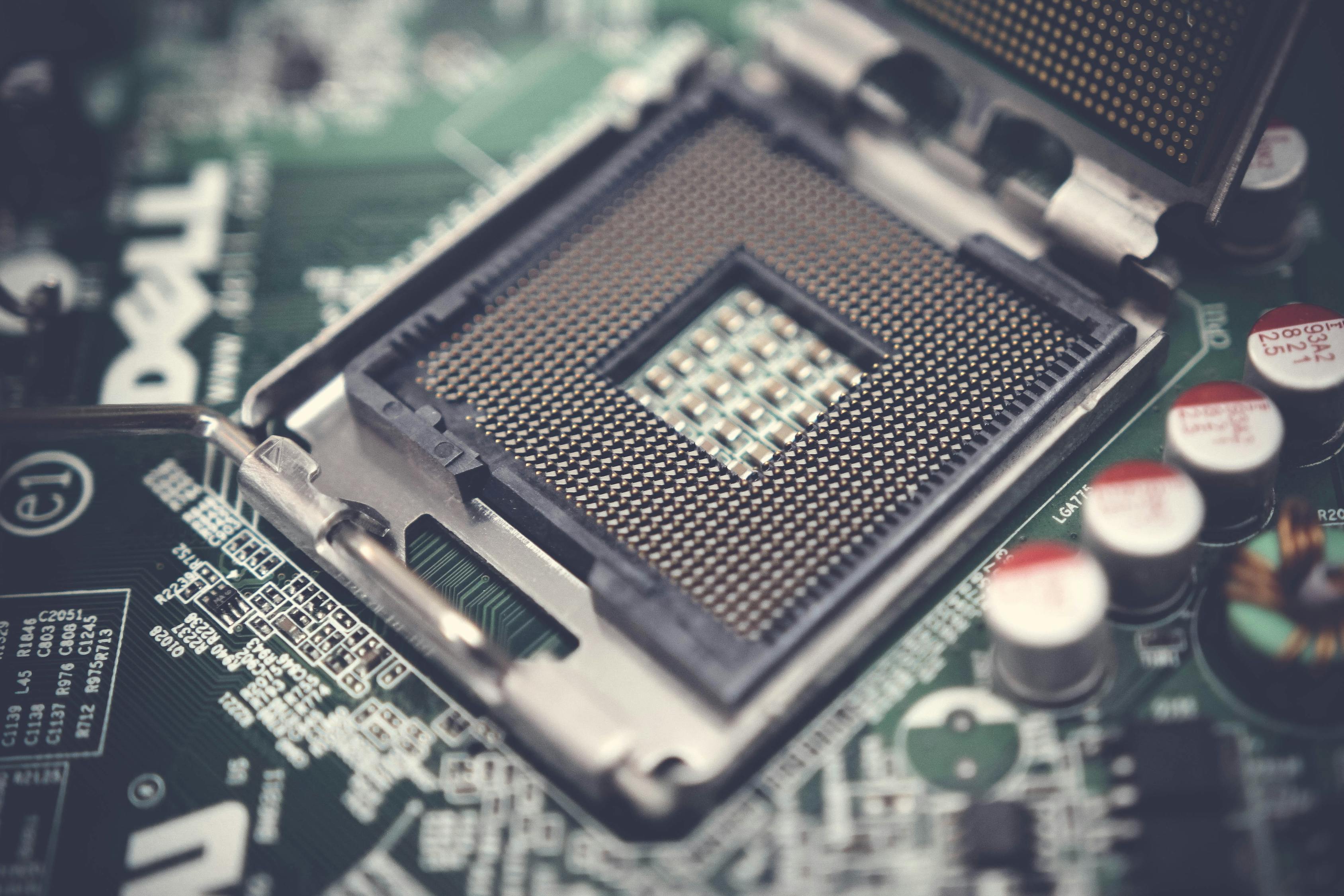 英伟达财报推动全球半导体产业链向 AI 倾斜·快速追踪，英伟达财报引领全球半导体产业链AI转型加速